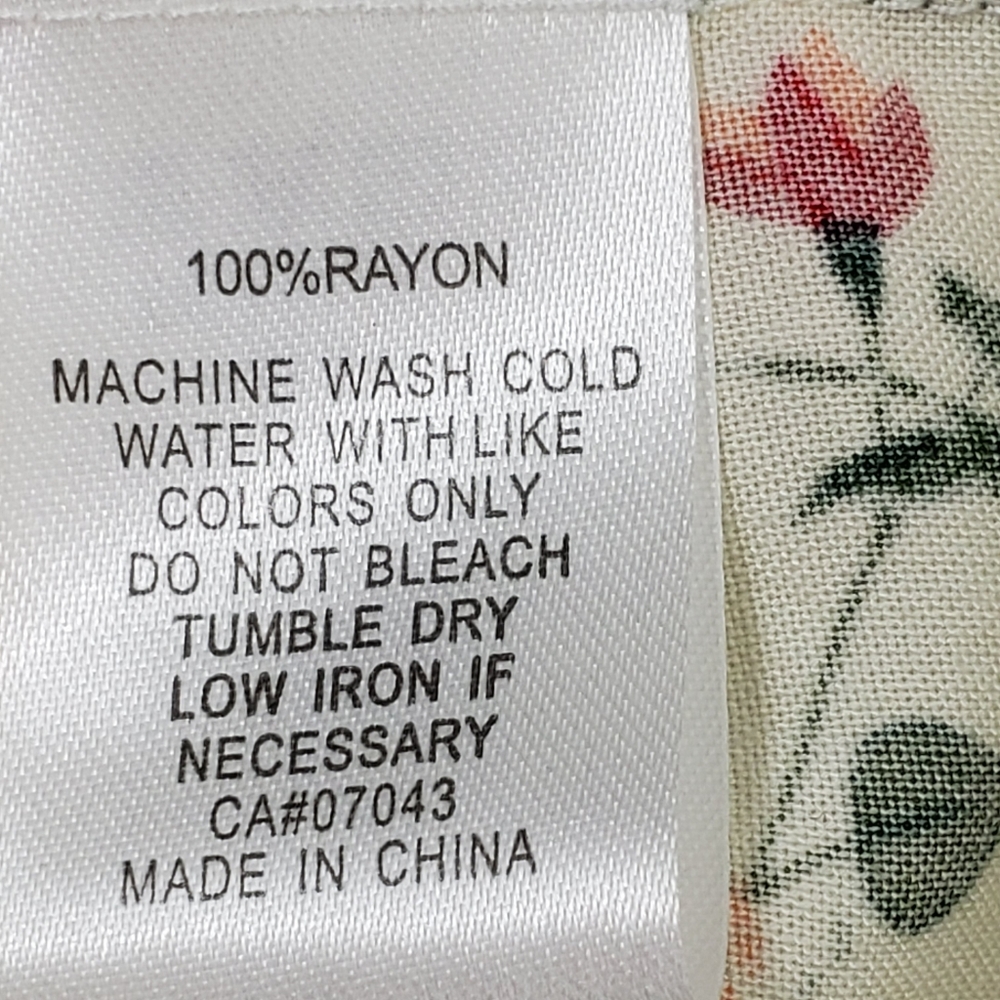 Just Living floral button front tank top size medium - Picture 9 of 10